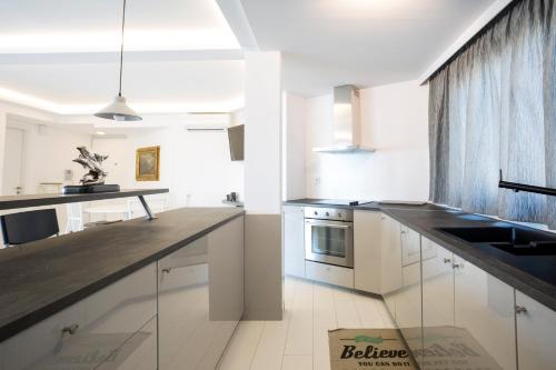 Bright Apartment with Stunning Acropolis Views! SG5 - image 9