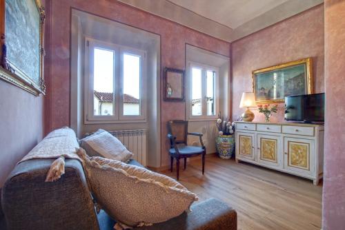 Romantic apartment in the heart of Florence - image 11