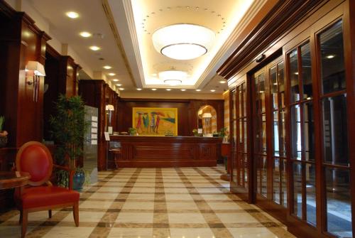 Best Western Premier Hotel Astoria - image 3