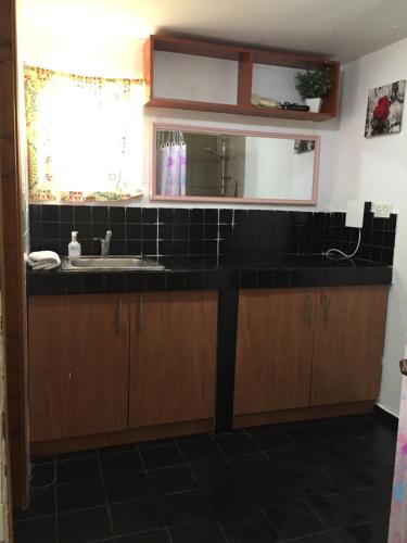 Kamar Mandi, Apartemen 200 m² dengan 1 kamar tidur dan 1 kamar mandi pribadi di Ariel (Dotan's Boutique Guesthouse - By The Beach!) in Tel Aviv