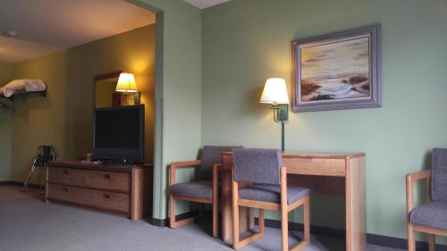 Harbor Lights Lodge - main image