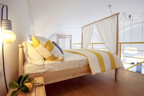 Starhost - CASTLE MEZZACAPO seaview terrace, garden and parking, Minori (foto 6)