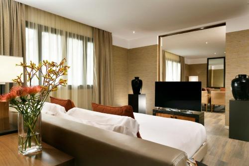Milan Suite Hotel - image 12