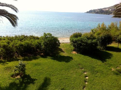 Lefkada Beachfront Apartment – Nikiana, GA