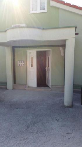  Mario Apartment in Brela