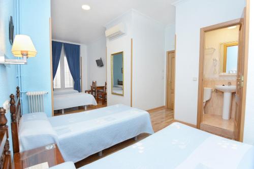 Hostal Biarritz - image 3