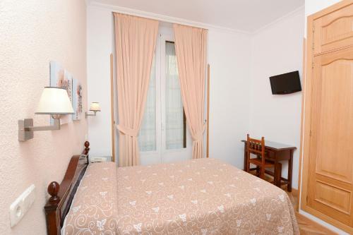 Hostal Biarritz - image 5