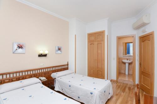 Hostal Biarritz - image 12