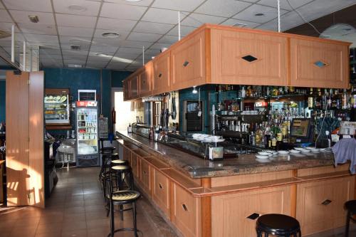 Hotel Los Leones, el mas cercano a Warner