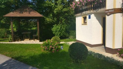  Apartments and rooms with parking space Irinovac (Plitvice) - 14749 in Rakovica