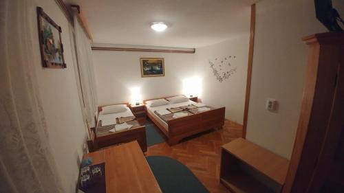  Apartments and rooms with parking space Irinovac (Plitvice) - 14749 in Rakovica