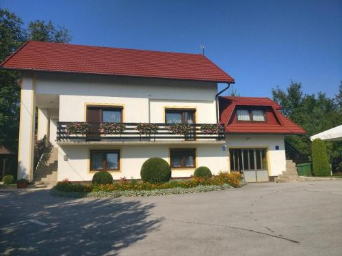  Apartments and rooms with parking space Irinovac (Plitvice) - 14749 in Rakovica