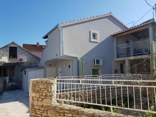  Apartments with a parking space Supetar, Brac - 14770 in Supetar