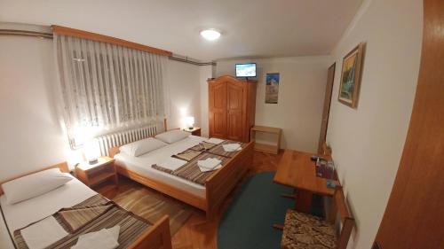  Triple Room Irinovac 14749b in Rakovica