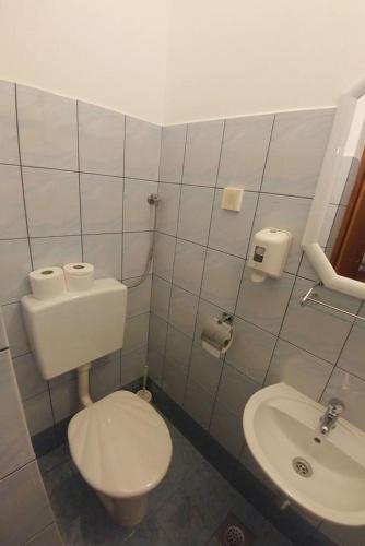  Triple Room Irinovac 14749b in Rakovica