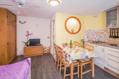 Apartments by the sea Vrbnik Krk - 14806