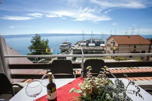  Apartment Krilo Jesenice 14823b, Unterkunft in Krilo