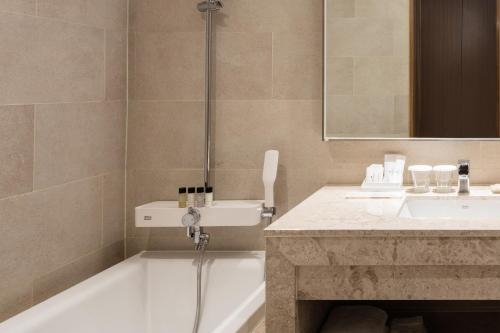 room detail thumbnail 1
