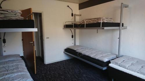 4 bunk beds
