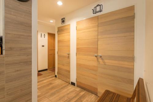 ที โฮสเทล อนุสาวรีย์ชัยสมรภูมิ (T Hostel Victory Monument) near โรงเรียนศรีอยุธยา