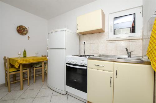 Apartments Zdenko - image 7