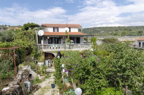  Apartments Miodrag, Pension in Rogoznica