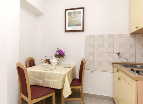 Apartments Toni - image 7