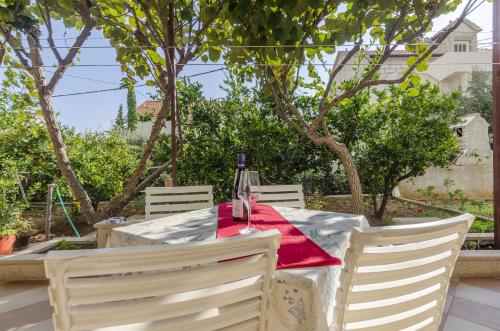 One-Bedroom Apartment with Garden View