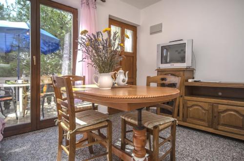 Apartments Miljenka - image 9