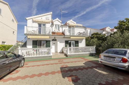  Apartments Vinko in Brodarica