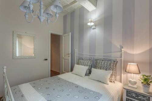 Apartments Florence- Santa Maria Novella - image 6