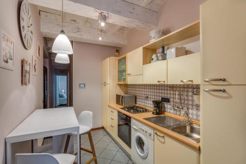 Apartments Florence- Santa Maria Novella - image 11