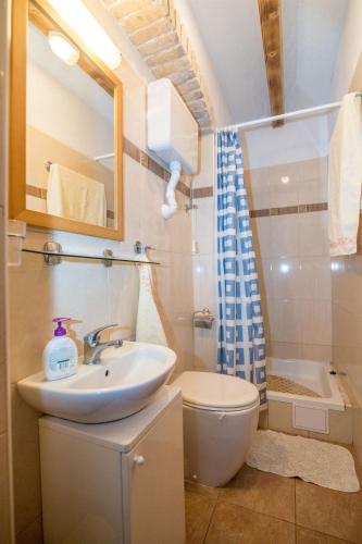 Three-Bedroom Holiday Home  image 1
