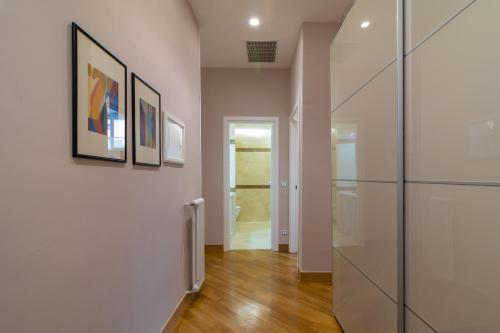 Elegant Flat at Municipio by Napoliapartments - image 9