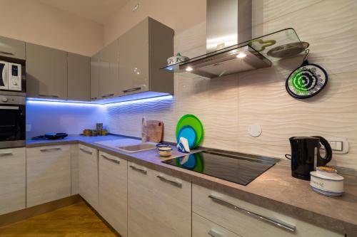 Elegant Flat at Municipio by Napoliapartments - image 13