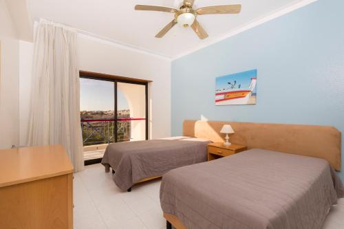 2 bedrooms, 5 beds