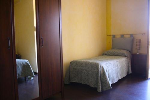 1 double bed, 4 twin beds