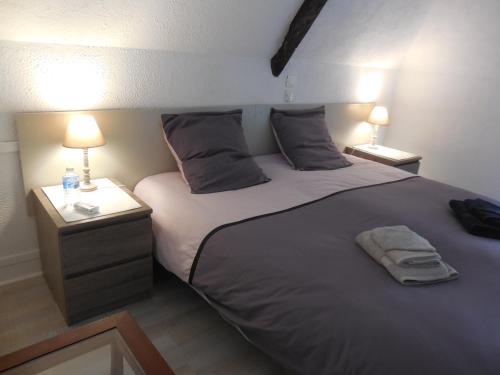 1 queen bed, 2 twin beds
