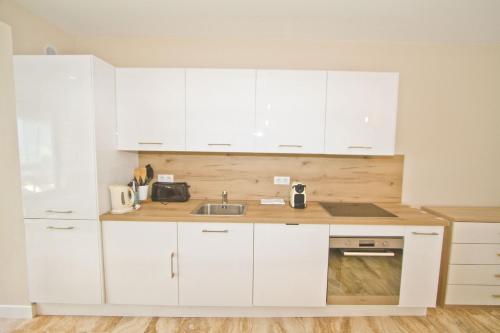 PROMENADE HOLIDAY - COSY SEA FRONT STUDIO