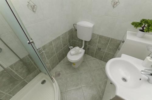 Apartments Srecko - image 6