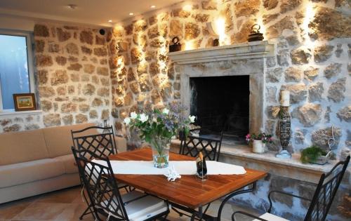 Kotor Emerald Apartments - image 4