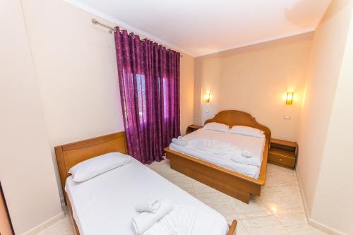 Quadruple Room with Balcony and Side Sea View image 6