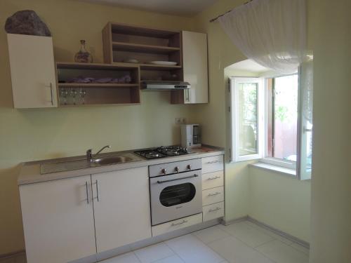 Apartment Grapes - main image