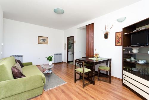 Apartments Miljenko - image 9