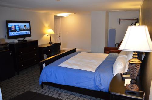 Cape Shore Inn Room Type - Deluxe King Room