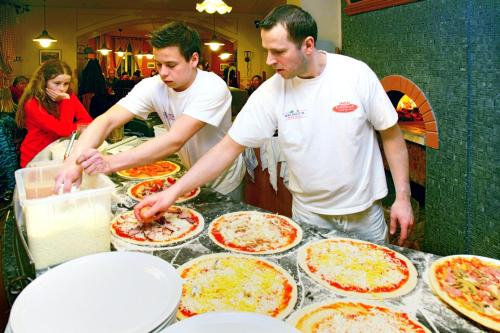 Étterem, Hotel pizzeria Belmonte in Spindleruv Mlyn