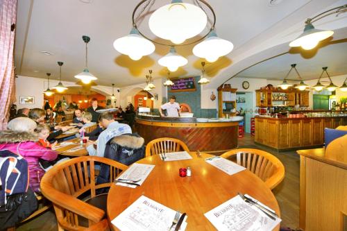 Étterem, Hotel pizzeria Belmonte in Spindleruv Mlyn