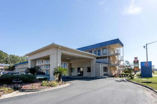 Motel 6-Pooler, GA - Savannah Airport