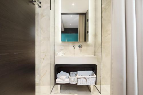 Maccani Luxury Suites - image 3