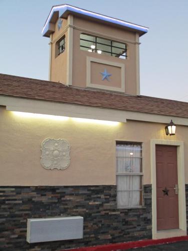 Sunset Lodge of Elgin - image 6